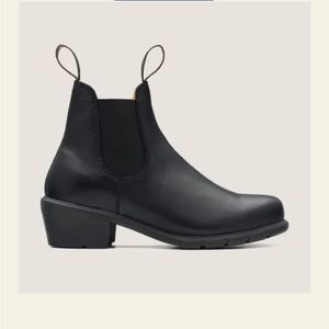 Excellent condition Women’s Blundstone size AUS 6, US 9 black leather